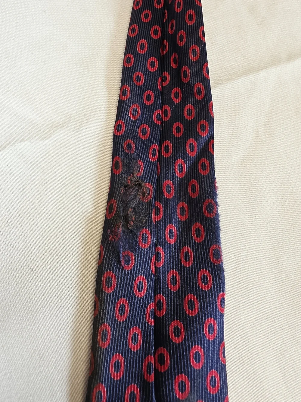 Gucci Silk Tie Navy Red Circle Pattern GG Logo Made in Italy
